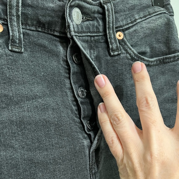 Levi Wedgie Skinny Jeans in Black, Size 27 - Picture 3 of 5